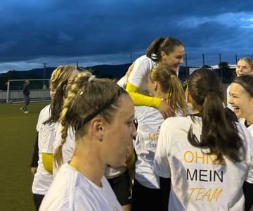 Großer Jubel nach dem Sieg im letzten Heimspiel.