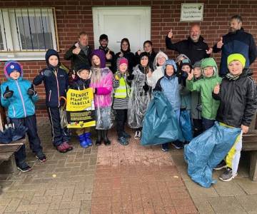 Kinder_helfen_Kinder_vor_der_Sammelaktion_original