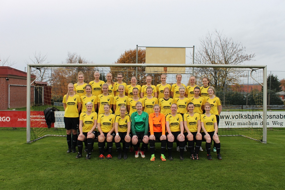 Damenabteilung des TuS Glane. 1. Reihe oben v.l.n.r. Janine Brakmann, Sabrina Wittig, Sarah Bücker, Katharina Hagedorn, Katharina Schäfer, Lisa Heßmert, Alina Hufnagel, Judith Raske, Alexandra Obermeyer, Nele Klauer. 2. Reihe mitte v.l.n.r. Hélen Kamphaus, Katharina Jürgens, Lea Niebusch, Marlena Rottman, Saskia Tigges, Elena Folsche, Jessica Wiemann, Karlotta Niederdalhoff, Marie Uchdorff, Chantal Wellmeyer. 3. Reihe unten v.l.n.r. Hannah Brinker, Ronja Wolf, Dana Rieger, Lara Niemann, Jana Röckener, Johanna Obermeyer, Svea Börs, Lena Stolpmann. Es fehlen: Carla Unland, Evelyn Bertermann, Jane Kemming, Julie Sprehe, Lea Brandt, Nicole Spiller, Nora Dreyer, Pauline Redder